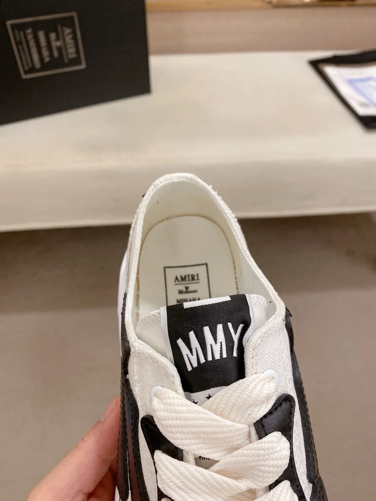 Men's shoes 💰: 580💰 High version [AMIRI] high-end men's shoes brand official website 1:1 latest masterpiece: original mold customization, the fabric is made of imported original materials, upgraded foam outsole, lighter and non-slip. The market's top quality, simple yet tasteful, a must-have for fashionistas, fashionable at your feet, full of confidence, the same style at the counter 👍The summer season is here. Code: 39-44. Can be customized45